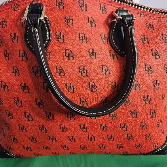 Dooney and bourke purse - Picture 5 of 8